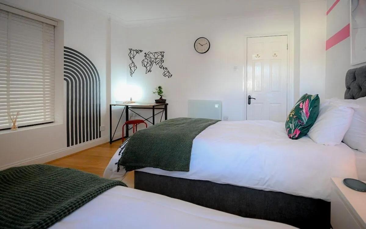 2 Bedroom Apartment By Littlepiggyrentals Short Lets & Serviced Accommodation Stansted Mountfitchet Near Stansted Airport United Kingdom