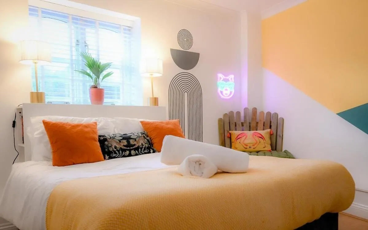 2 Bedroom Apartment By Littlepiggyrentals Short Lets & Serviced Accommodation Stansted Mountfitchet Near Stansted Airport