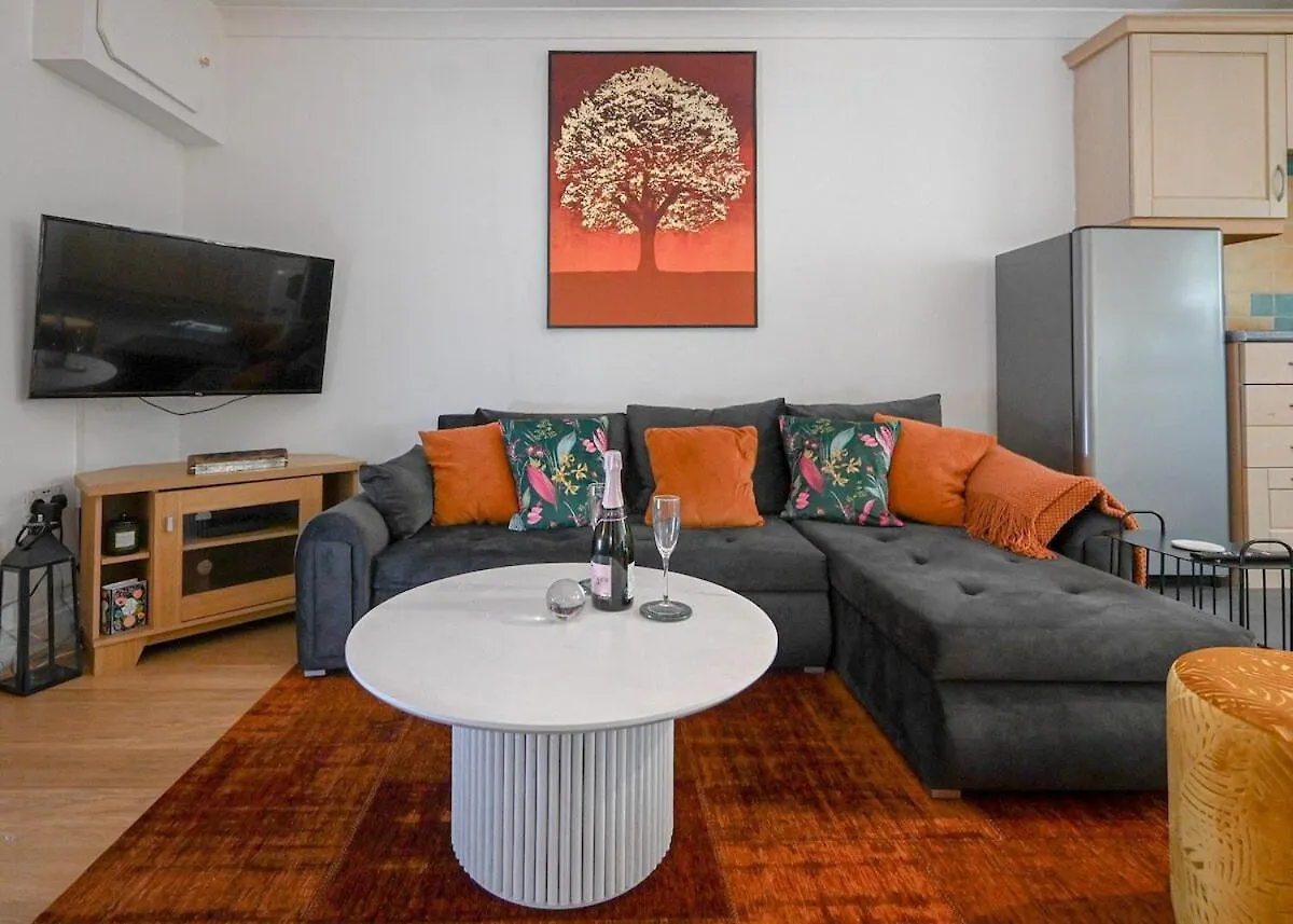 2 Bedroom Apartment By Littlepiggyrentals Short Lets & Serviced Accommodation Stansted Mountfitchet Near Stansted Airport 0*,