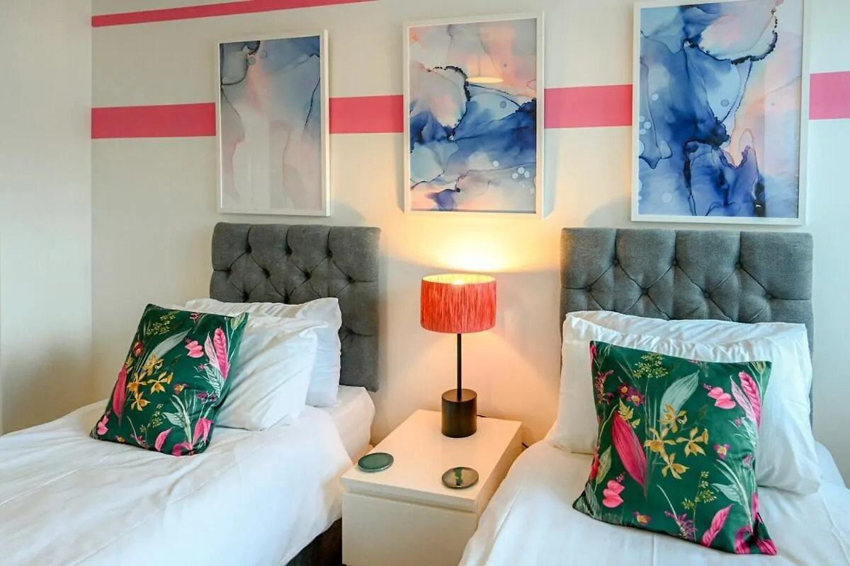 2 Bedroom Apartment By Littlepiggyrentals Short Lets & Serviced Accommodation Stansted Mountfitchet Near Stansted Airport