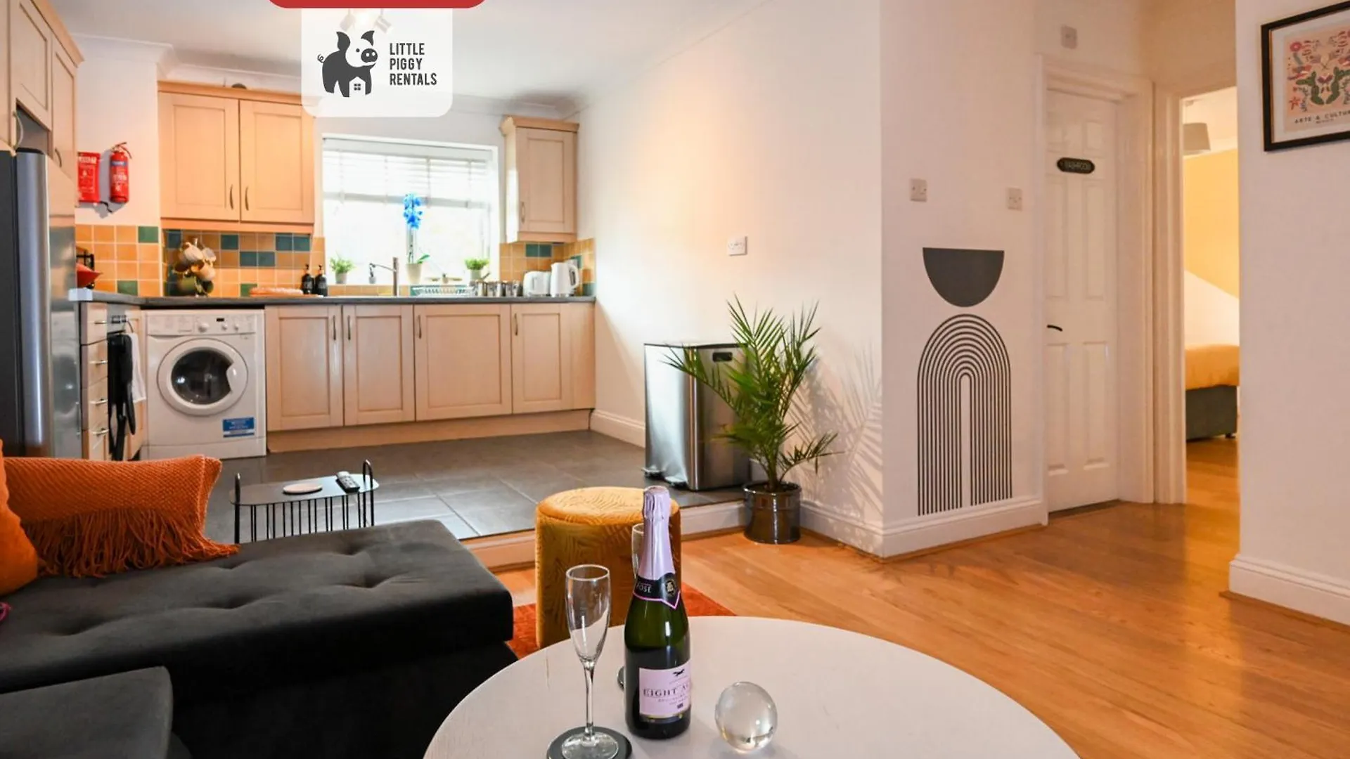 2 Bedroom Apartment By Littlepiggyrentals Short Lets & Serviced Accommodation Stansted Mountfitchet Near Stansted Airport 0*,  United Kingdom
